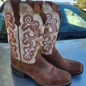 Ariat Women's 9C leather western cowboy boots in very good condition 10015318